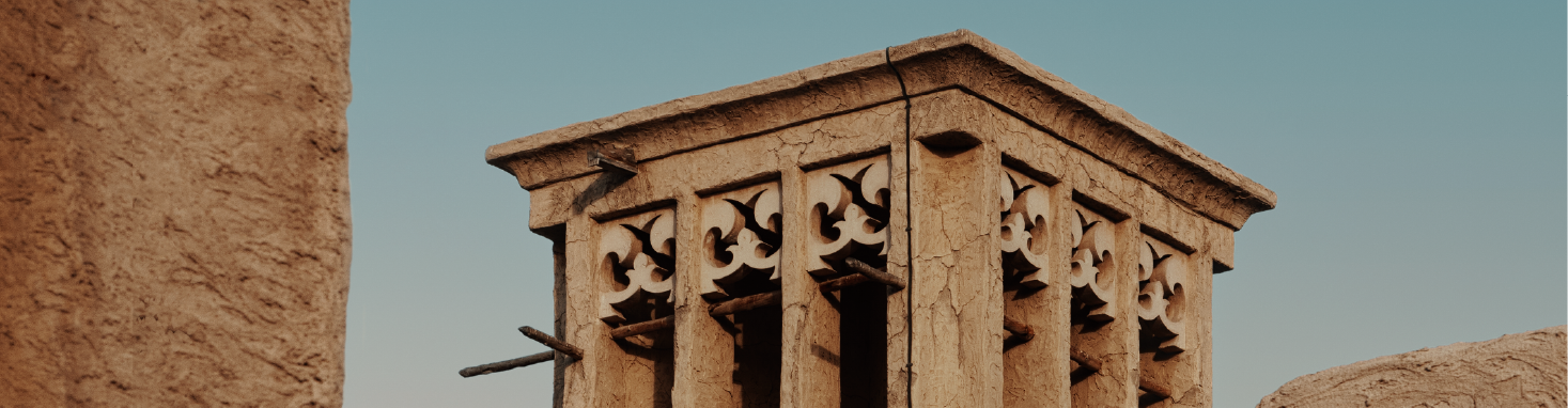 مبنى تراثي اماراتي من مباني دبي القديمة يعبر عن تاريخ المدينة